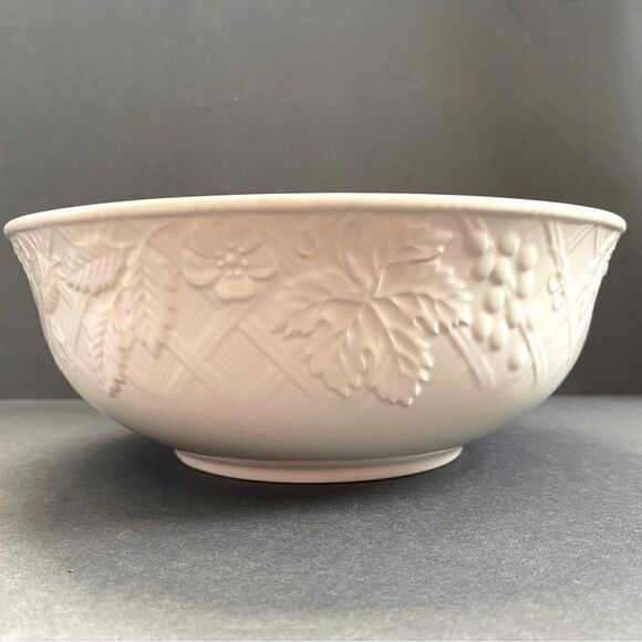 Mikasa English Countryside White 9” Stoneware Serving Salad Bowl Discontinued - Picture 3 of 16